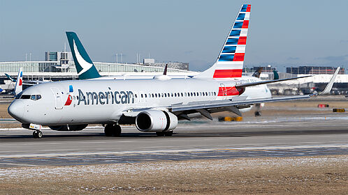 Boeing 737-800 N926NN operated by American
