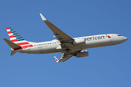 Boeing 737-800 N934AN operated by American