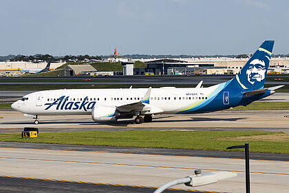 Unknown N946AK operated by Alaska