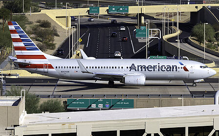 Boeing 737-800 N969AN operated by American