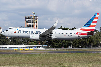 Boeing 737-800 N970NN operated by American