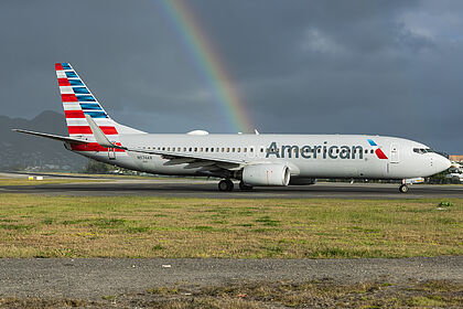 Boeing 737-800 N974AN operated by American