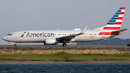 Unknown N977NN operated by American