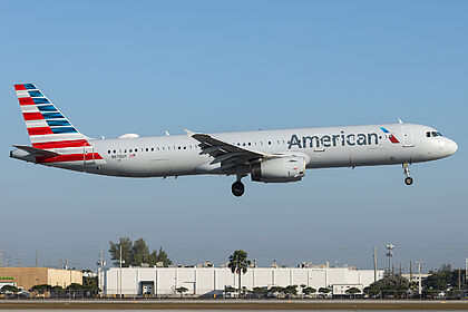 Airbus A321 N978UY operated by American