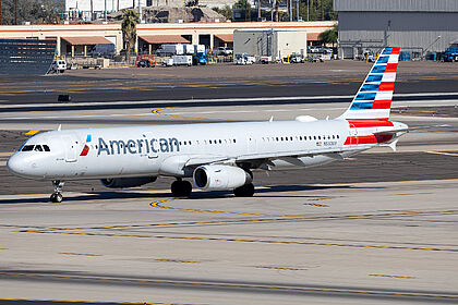 Airbus A321 N980UY operated by American