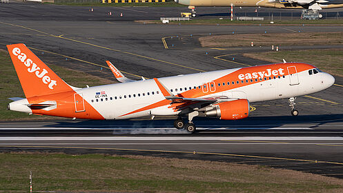 Airbus A320 OE-INA operated by easyJet