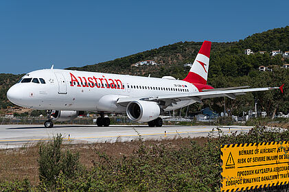 Airbus A320 OE-LBK operated by Austrian