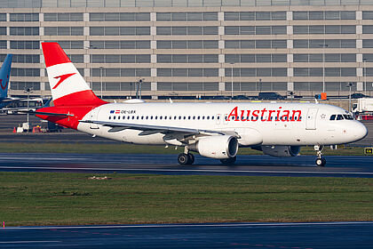Airbus A320 OE-LBX operated by Austrian