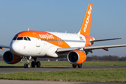 Airbus A319 OE-LQJ operated by easyJet