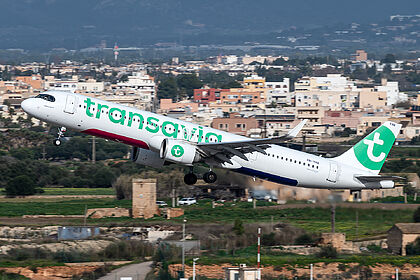 Airbus A321 NEO PH-YHA operated by Transavia