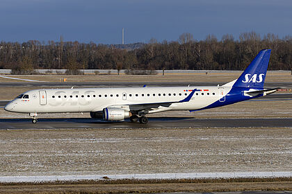 Embraer 195 SE-RST operated by SAS