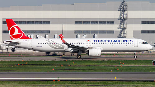 Airbus A320 TC-LPI operated by Turkish