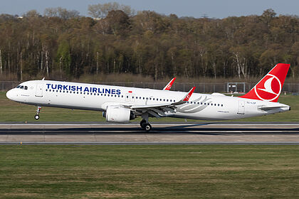 Airbus A320 TC-LSF operated by Turkish
