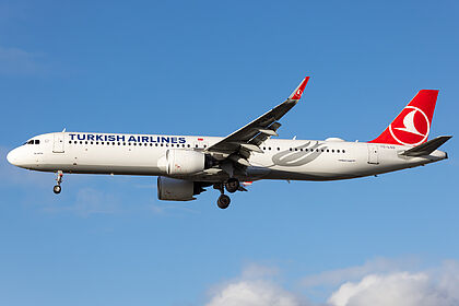 Airbus A320 TC-LSO operated by Turkish