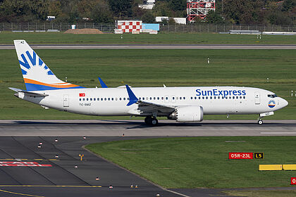 Boeing 737-800 TC-SMZ operated by Sun Express