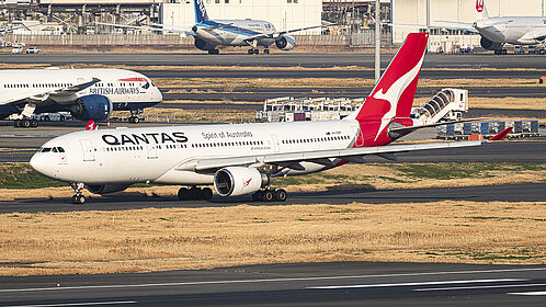 Unknown VH-EBP operated by Qantas