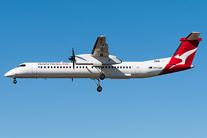 Unknown VH-LQH operated by Qantas