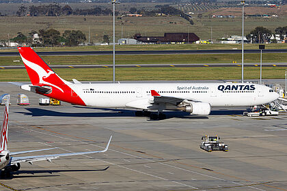 Unknown VH-QPE operated by Qantas