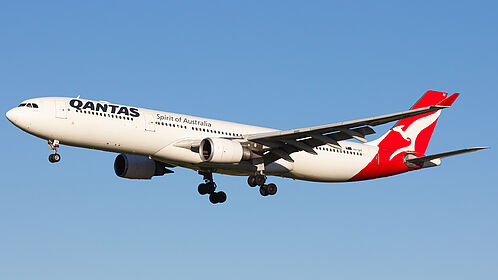 Unknown VH-QPF operated by Qantas