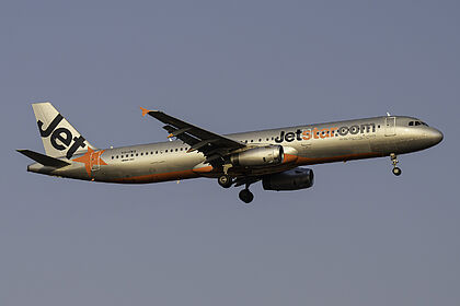 Airbus A321 VH-VWX operated by Jetstar