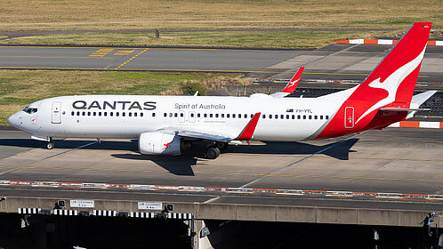 Unknown VH-VYL operated by Qantas