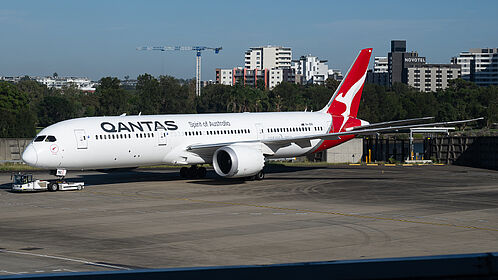 Unknown VH-ZNG operated by Qantas