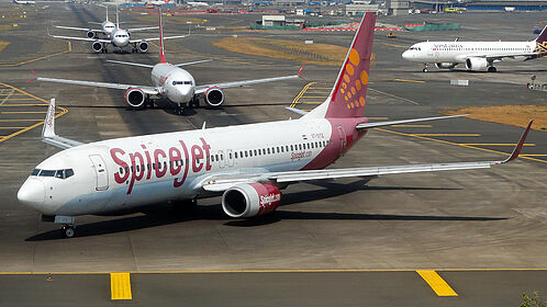 Boeing 737-800 VT-SYZ operated by SpiceJet